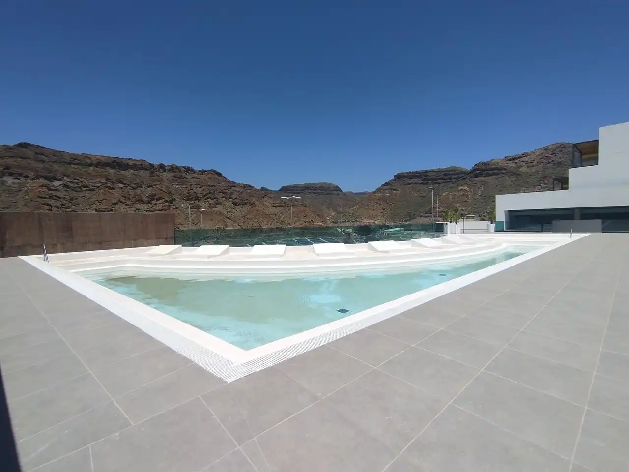 Piscina de Pis de lloguer en Mogán amb Aire condicionat, Terrassa i Moblat