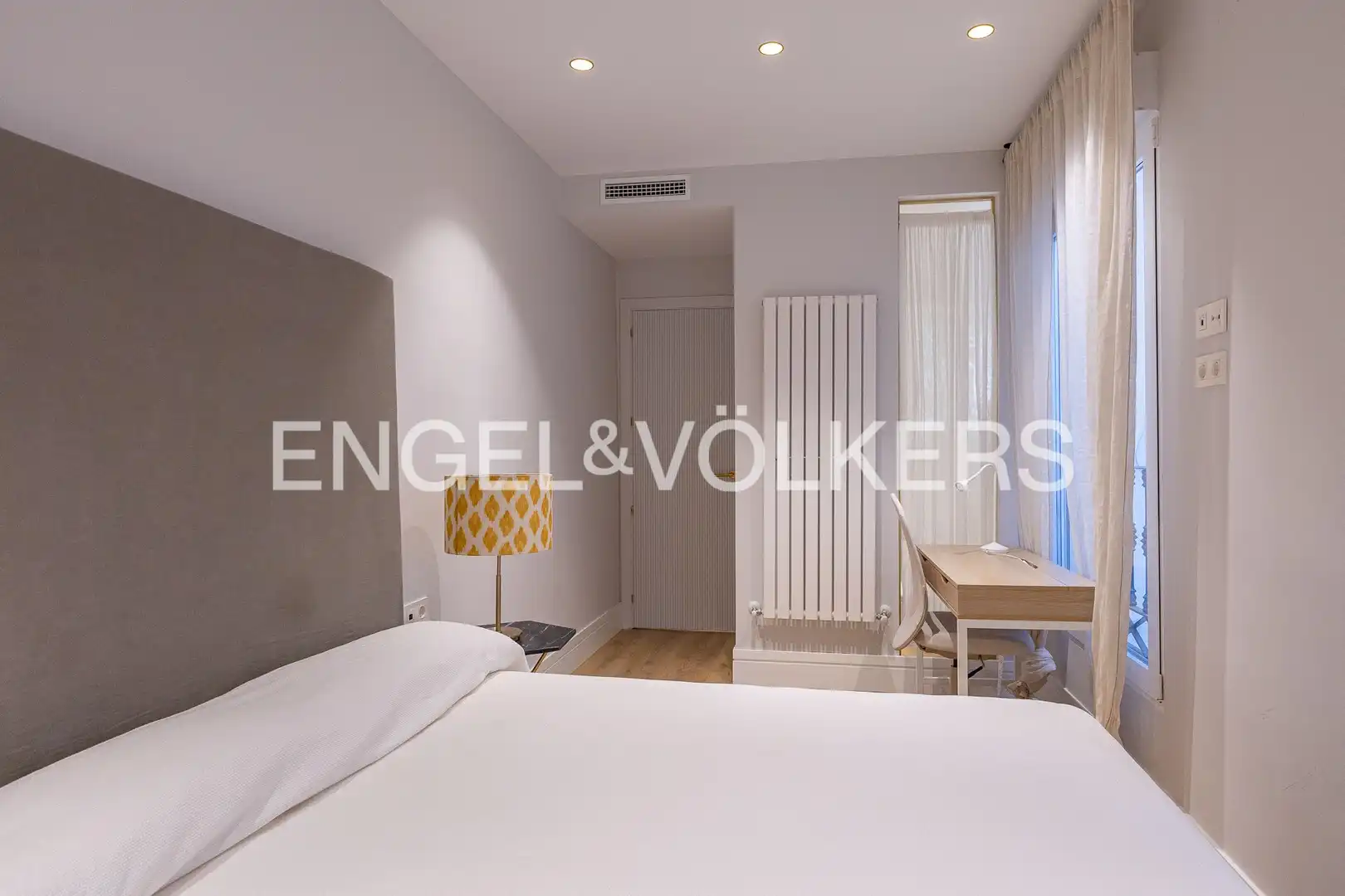 Bedroom of Flat for sale in Madrid  with Air Conditioner, Heating and Furnished