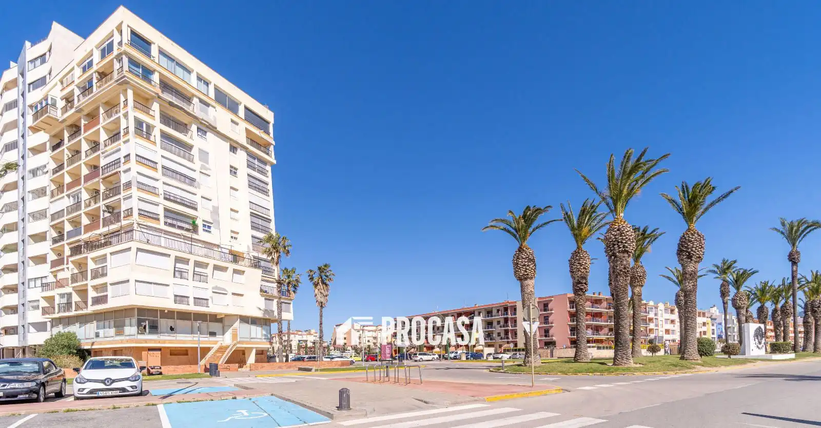 Vista exterior de Pis en venda en Empuriabrava amb Aire condicionat, Calefacció i Terrassa