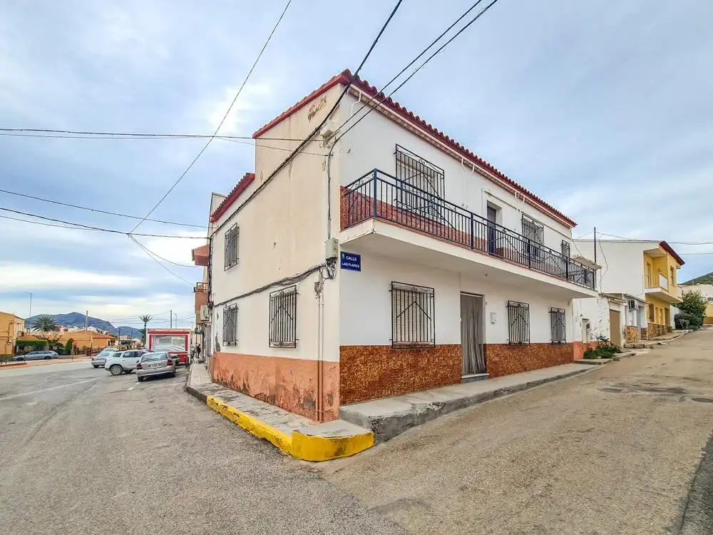 Casa amb terrassa en venda a GUAZAMARA