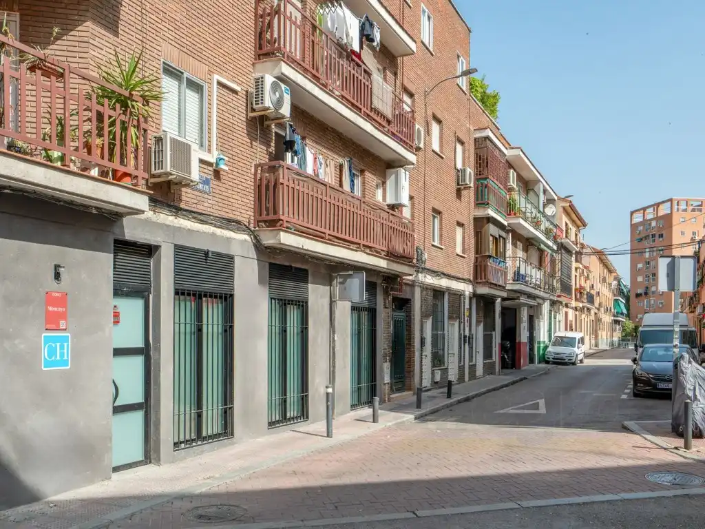 Exterior view of Commercial properties for sale in Puente de Vallecas