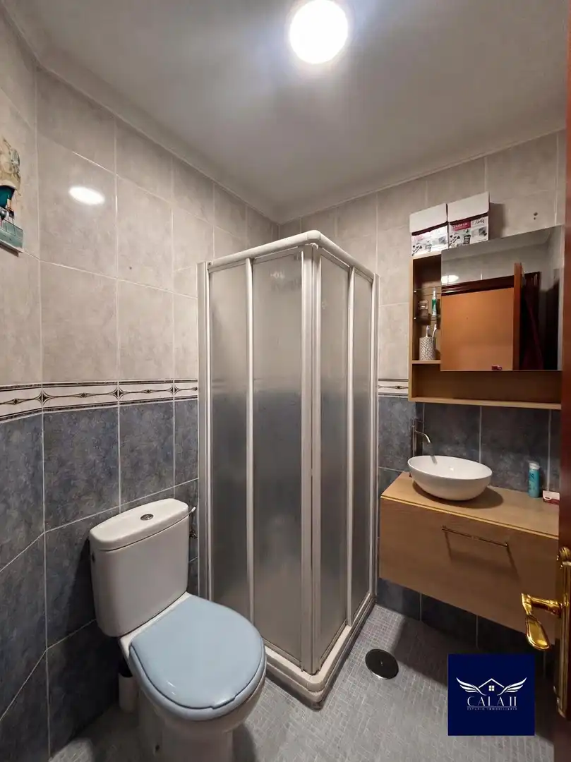 Badezimmer von Wohnung zum Verkauf in Huelva mit Klimaanlage, Möbliert und Balkon