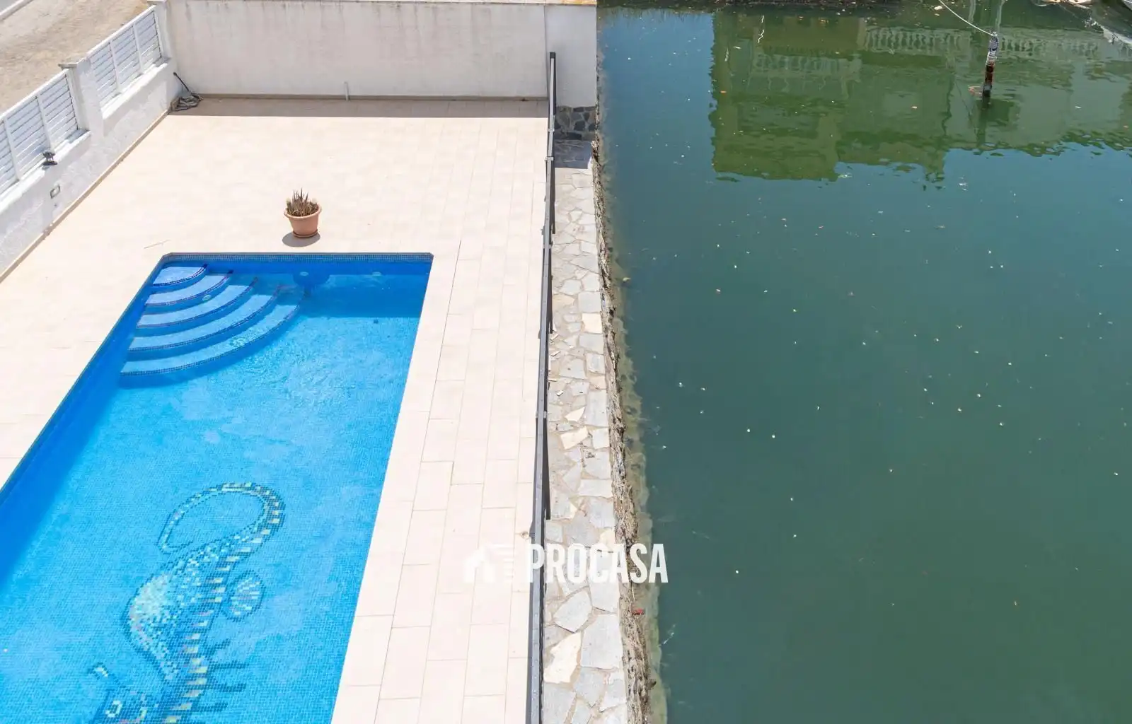 Piscina de Casa o xalet en venda en Empuriabrava amb Aire condicionat, Piscina i Moblat