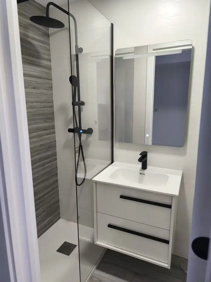 Bathroom of Flat for share in Villaviciosa de Odón  with Air Conditioner, Heating and Furnished