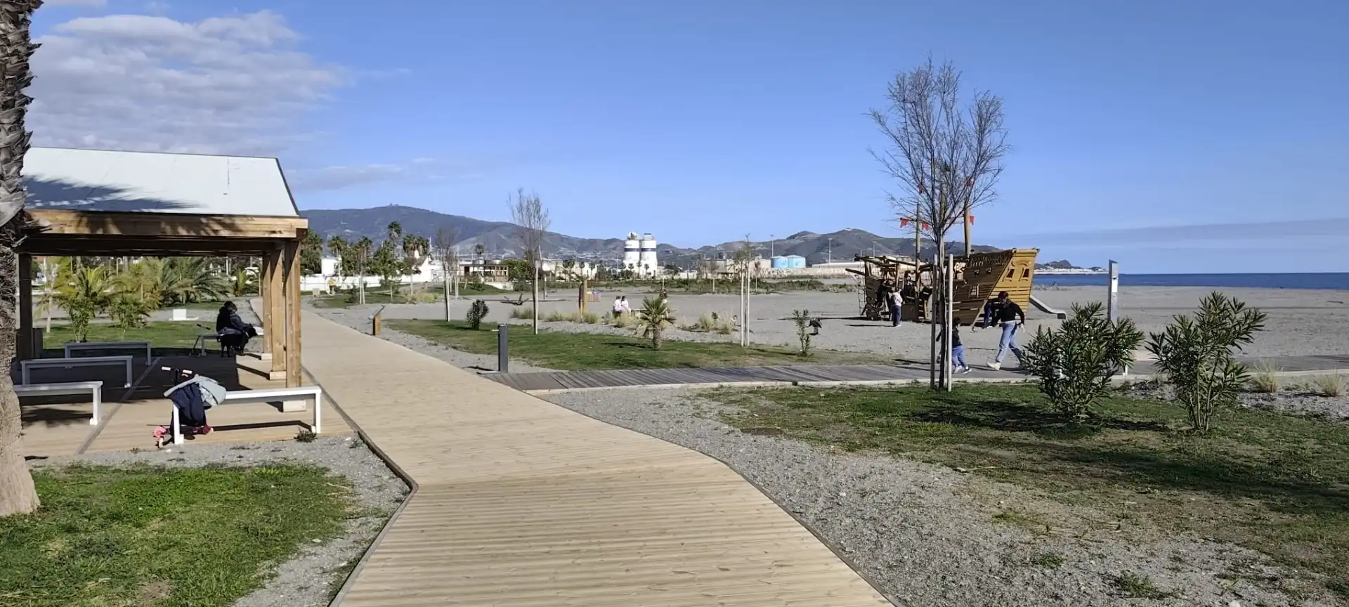 Vista exterior de Pis en venda en Motril amb Aire condicionat, Terrassa i Piscina comunitària