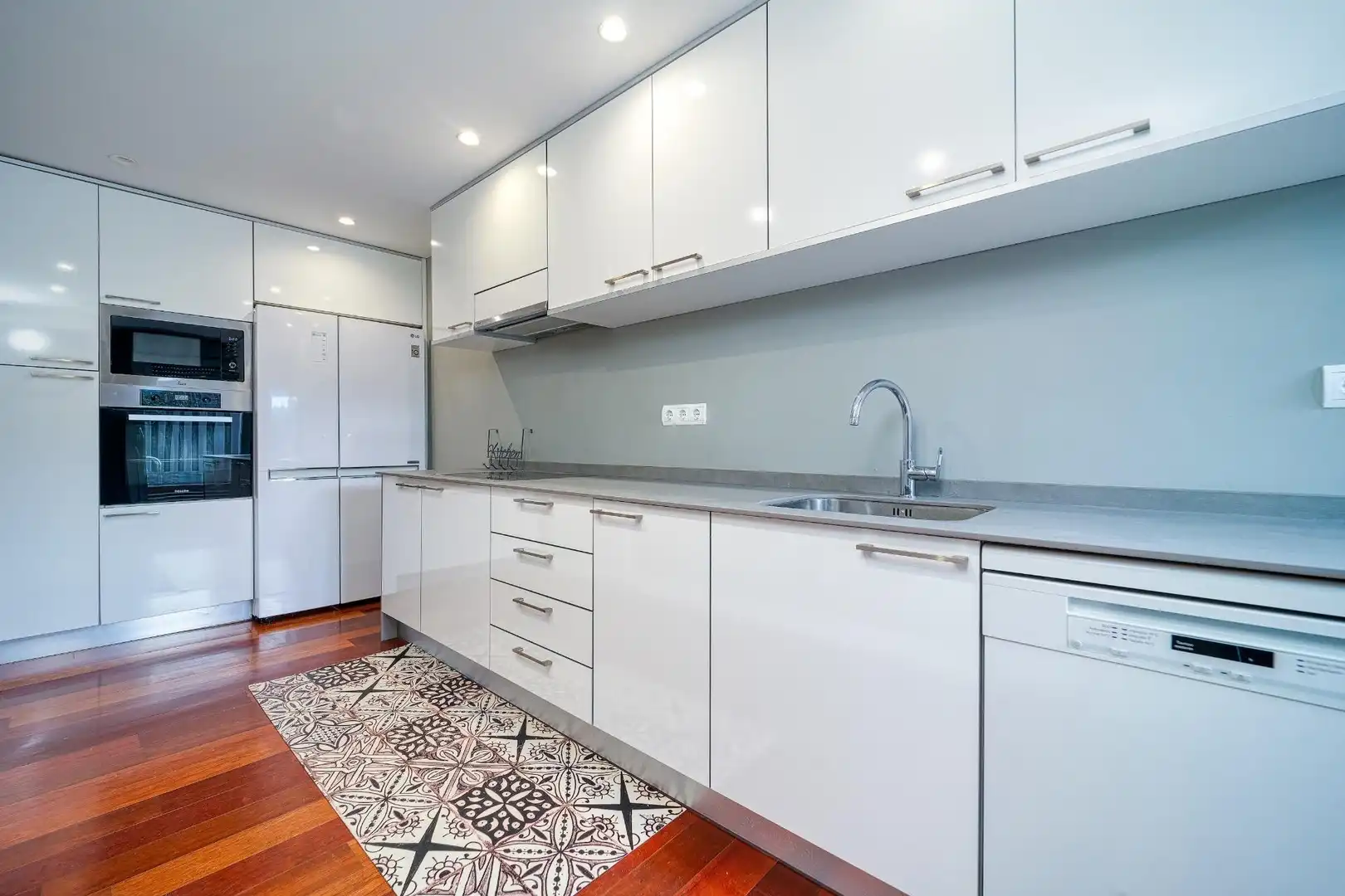 Cocina de Planta baja de alquiler en Majadahonda con Aire acondicionado, Calefacción y Jardín privado