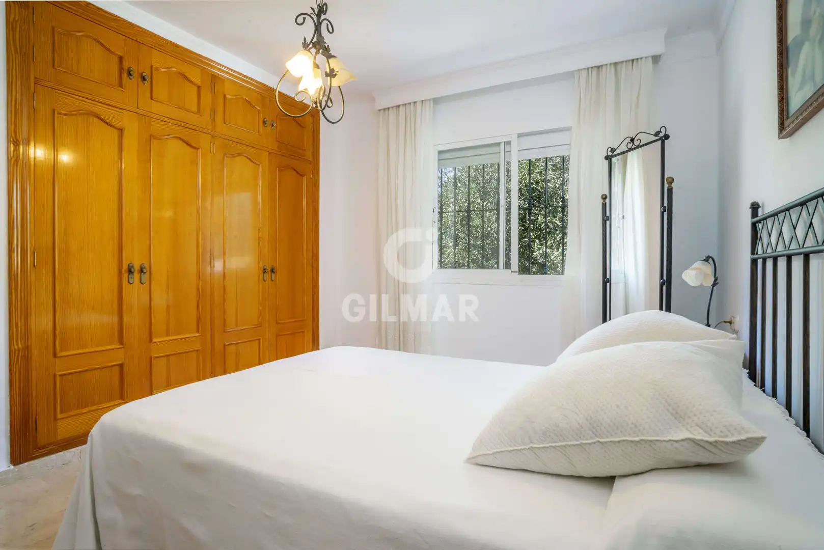 Dormitori de Casa o xalet en venda en Estepona amb Jardí privat i Piscina