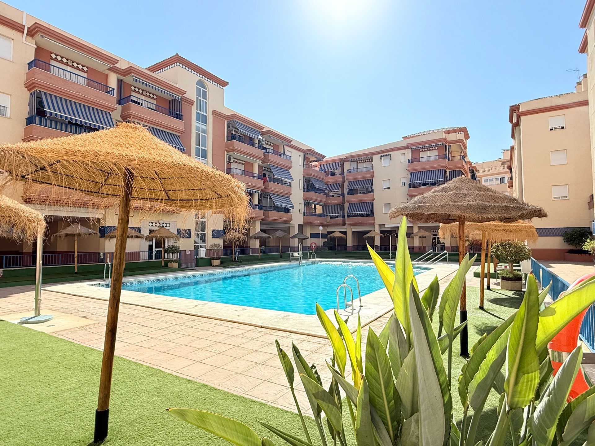 Vista exterior de Piso en venta en Torrox con Piscina comunitaria
