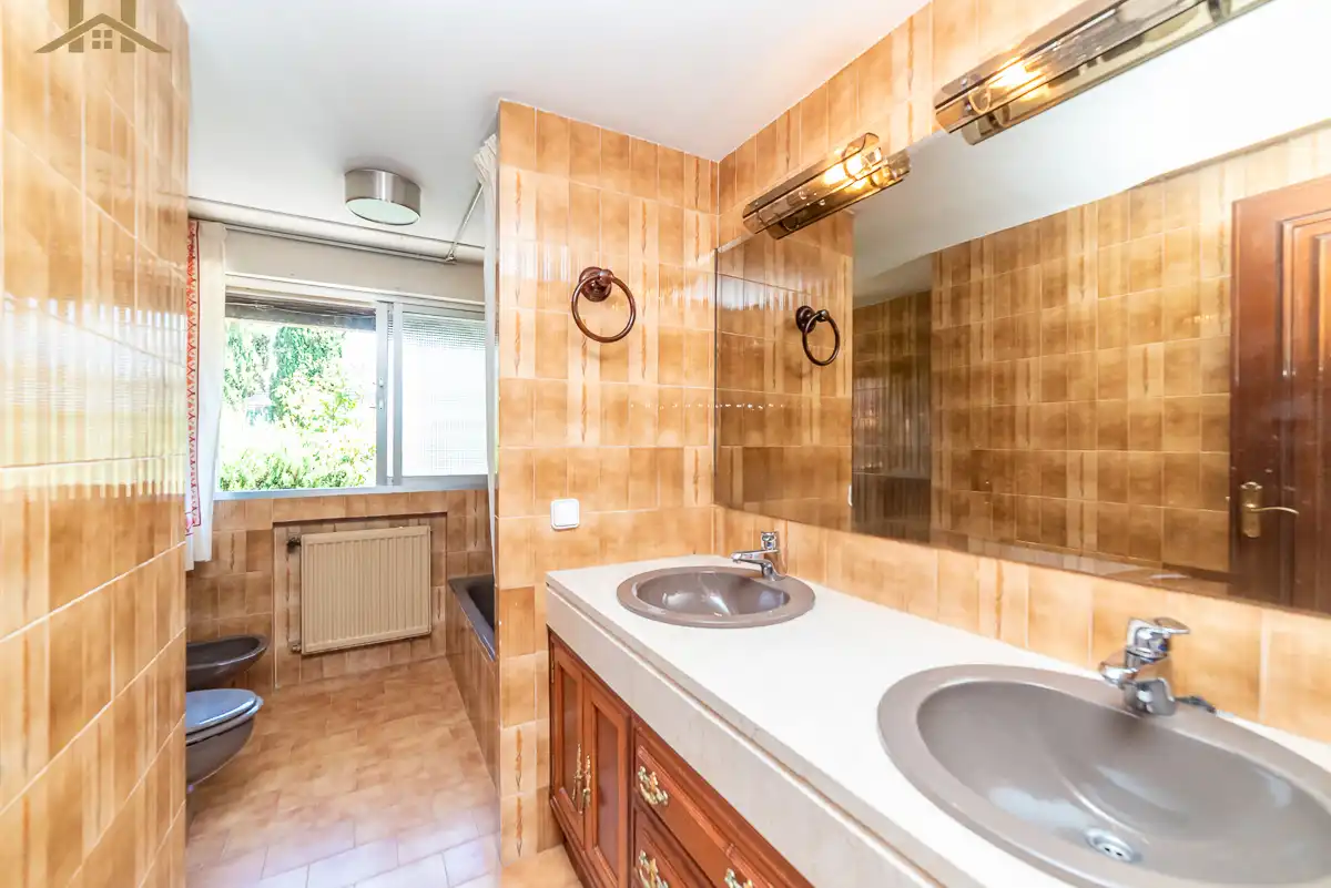 Bathroom of Detached homes for sale in Madrid  with Heating, Private garden and Terrace