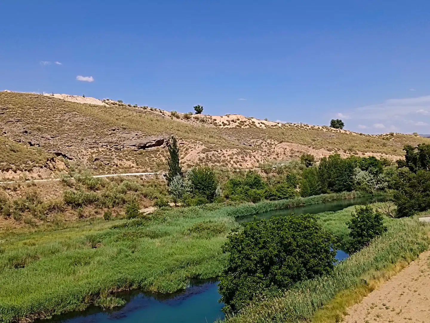 Vista exterior de Casa o xalet en venda en Illana amb Jardí privat, Terrassa i Piscina