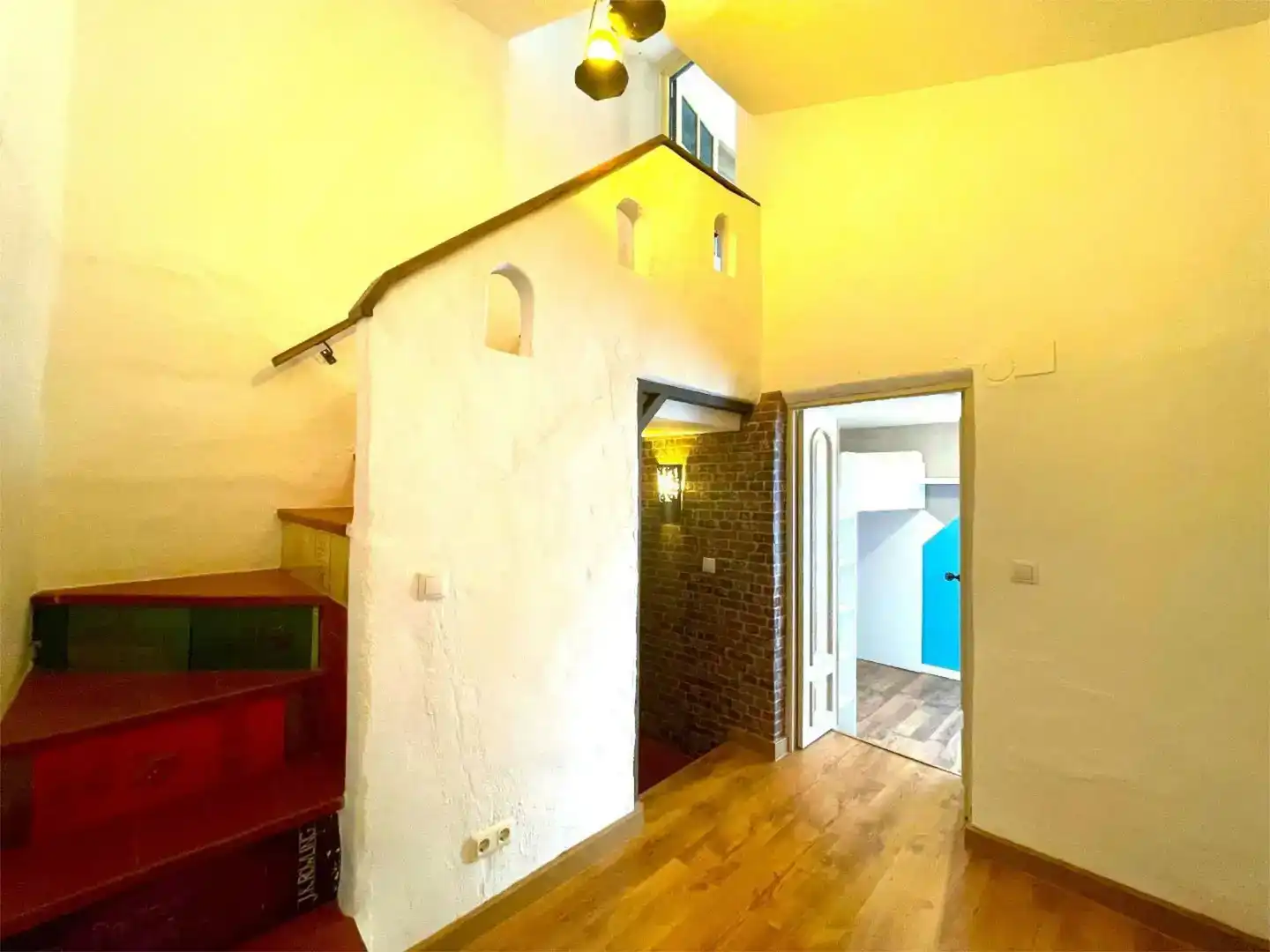 Casa adosada de lloguer en Cómpeta amb Jardí privat, Parquet i Traster
