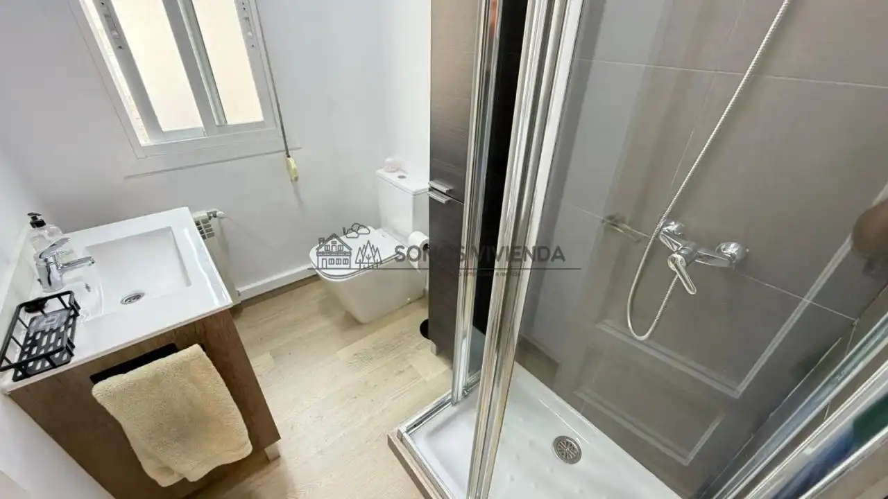 Baño de Piso de alquiler en Ourense Capital  con Calefacción y Amueblado