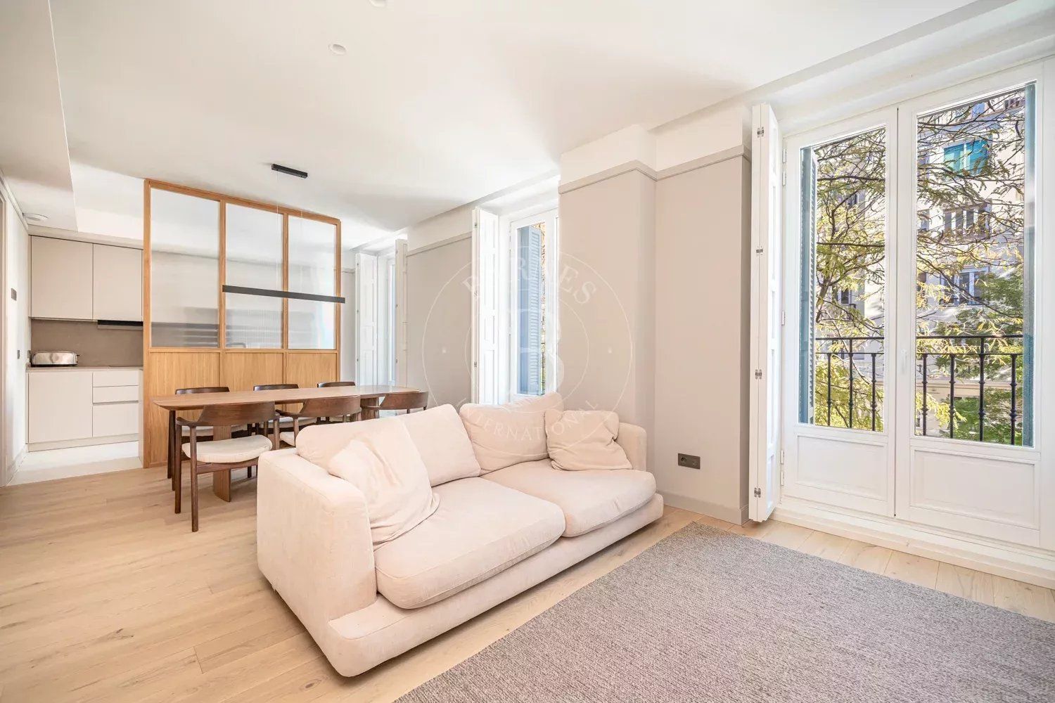 Living room of Flat for sale in  Madrid Capital  with Air Conditioner, Heating and Storage room