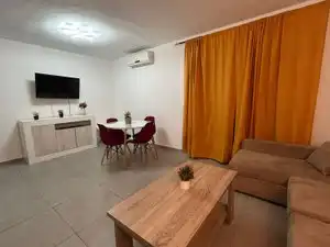 Sala d'estar de Pis de lloguer en Jaén amb Aire condicionat, Terrassa i Moblat