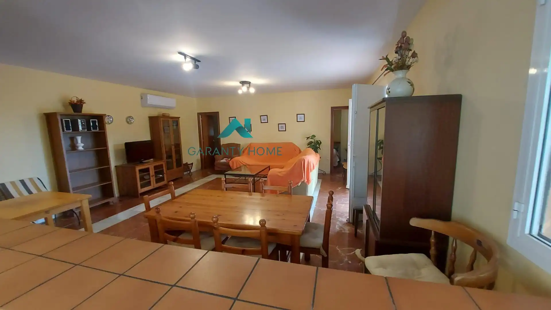 Sala d'estar de Casa o xalet en venda en Dos Hermanas amb Aire condicionat, Jardí privat i Traster