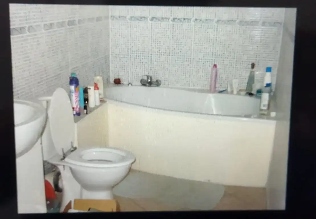 Bany de Casa o xalet en venda en Caseres amb Terrassa, Traster i Moblat