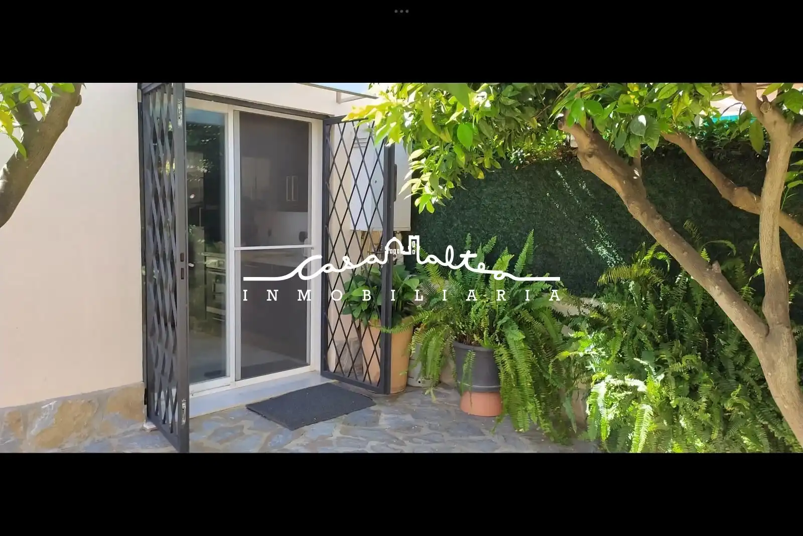Vista exterior de Casa o xalet en venda en L'Alfàs del Pi amb Jardí privat i Terrassa