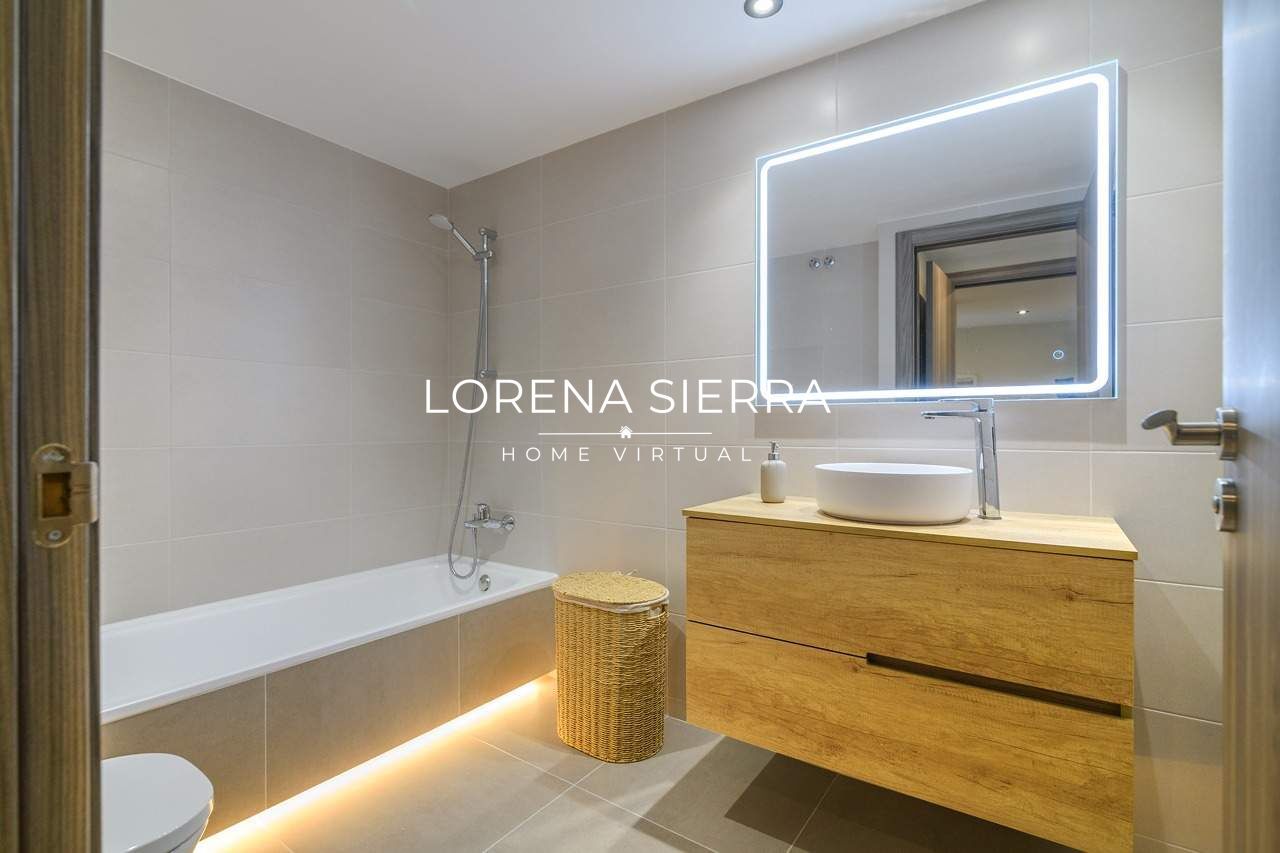 Baño de Piso en venta en Viladecans con Aire acondicionado, Calefacción y Jardín privado