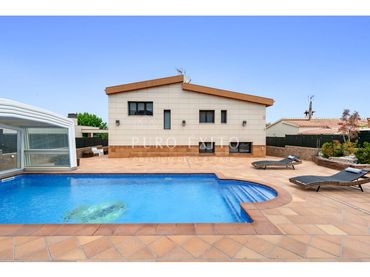 House with pool for sale in Calle NTRA SRA FATIMA