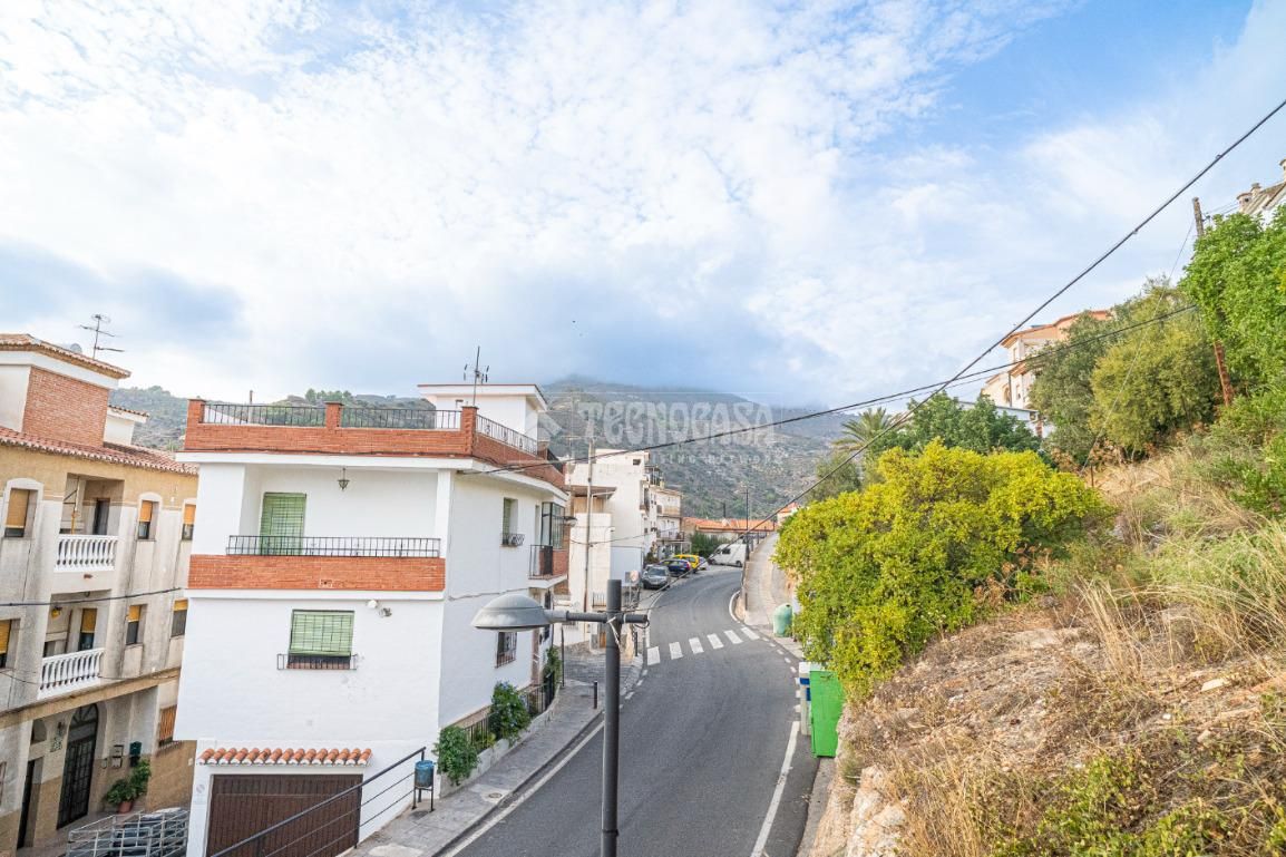 Vista exterior de Casa o xalet en venda en Otívar amb Balcó