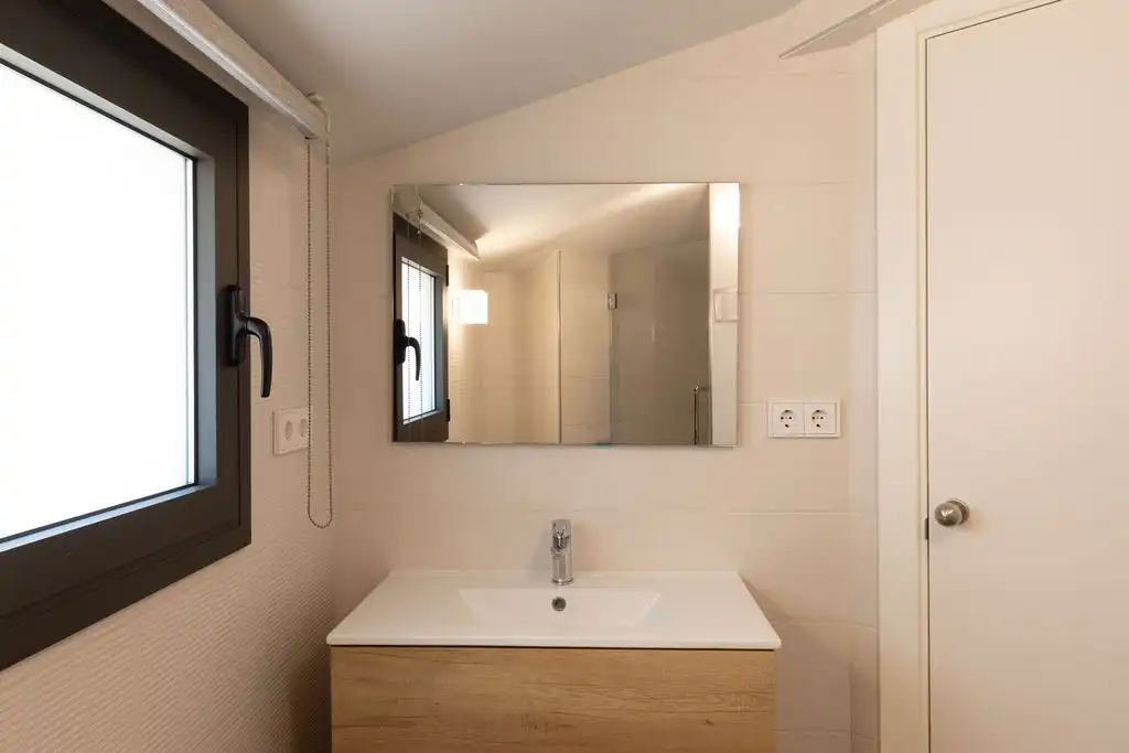 Badezimmer von Wohnung zum Verkauf in Arenys de Mar mit Klimaanlage, Terrasse und Abstellraum