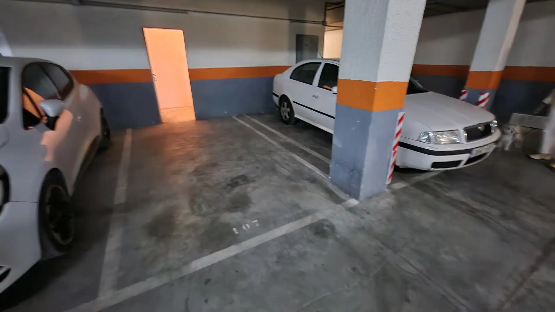 Aparcament de Apartament en venda en Estepona amb Aire condicionat, Terrassa i Moblat