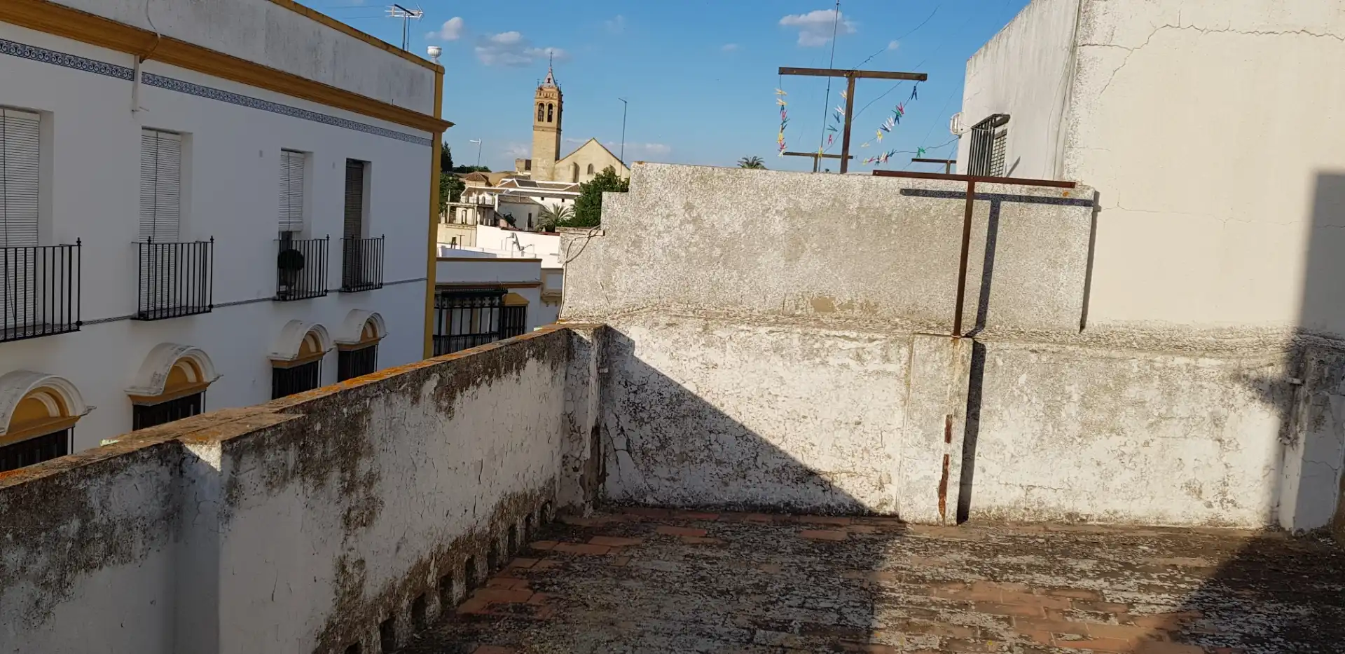 Vista exterior de Casa adosada en venta en Marchena, Sevilla