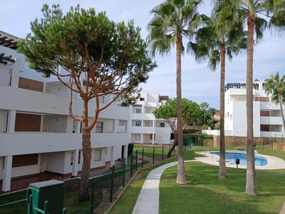 Vista exterior de Planta baixa en venda en Mijas amb Jardí privat, Parquet i Terrassa