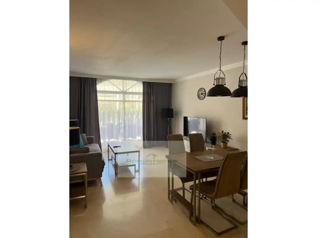 Vista exterior de Piso de alquiler en Marbella con Terraza