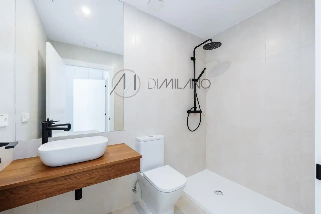 Baño de Ático en venta en Vigo  con Calefacción, Terraza y Piscina