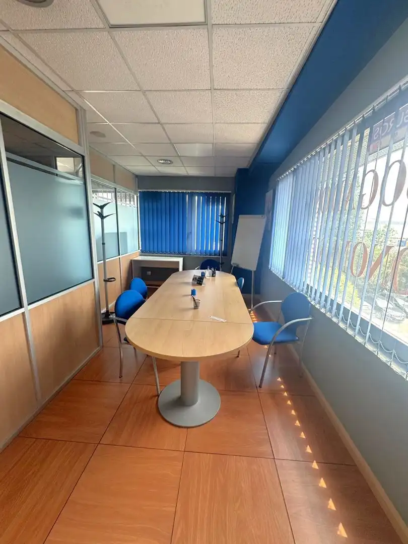 Büro zur Miete in Meco mit Klimaanlage und Möbliert