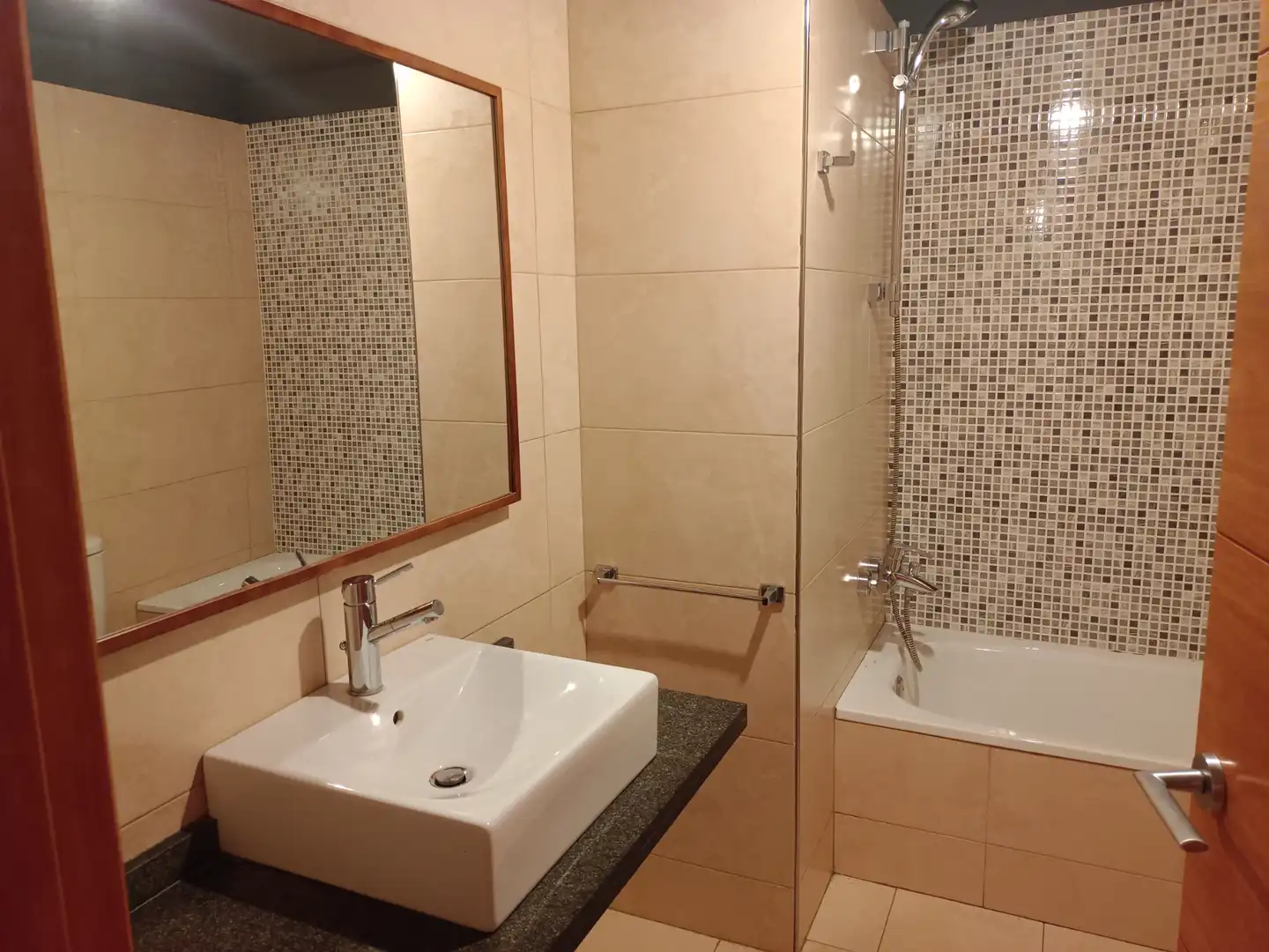 Bathroom of Flat for rent in Lleida  with Air Conditioner, Heating and Oven