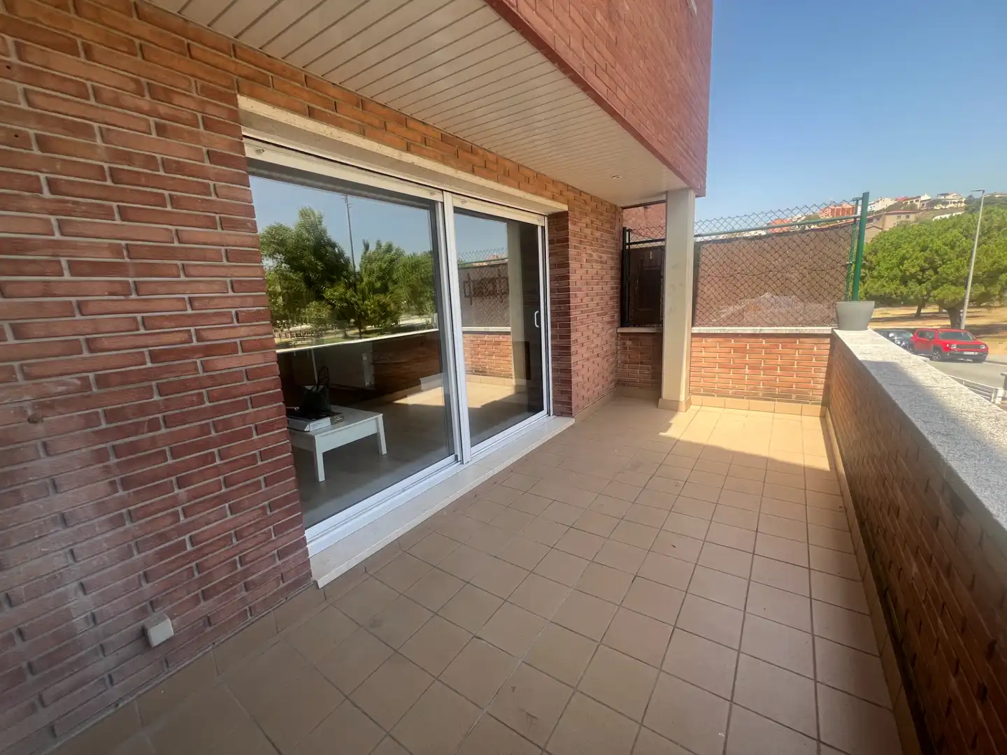 Terrasse von Einfamilien-Reihenhaus zum Verkauf in Castellbisbal mit Heizung, Privatgarten und Parkett