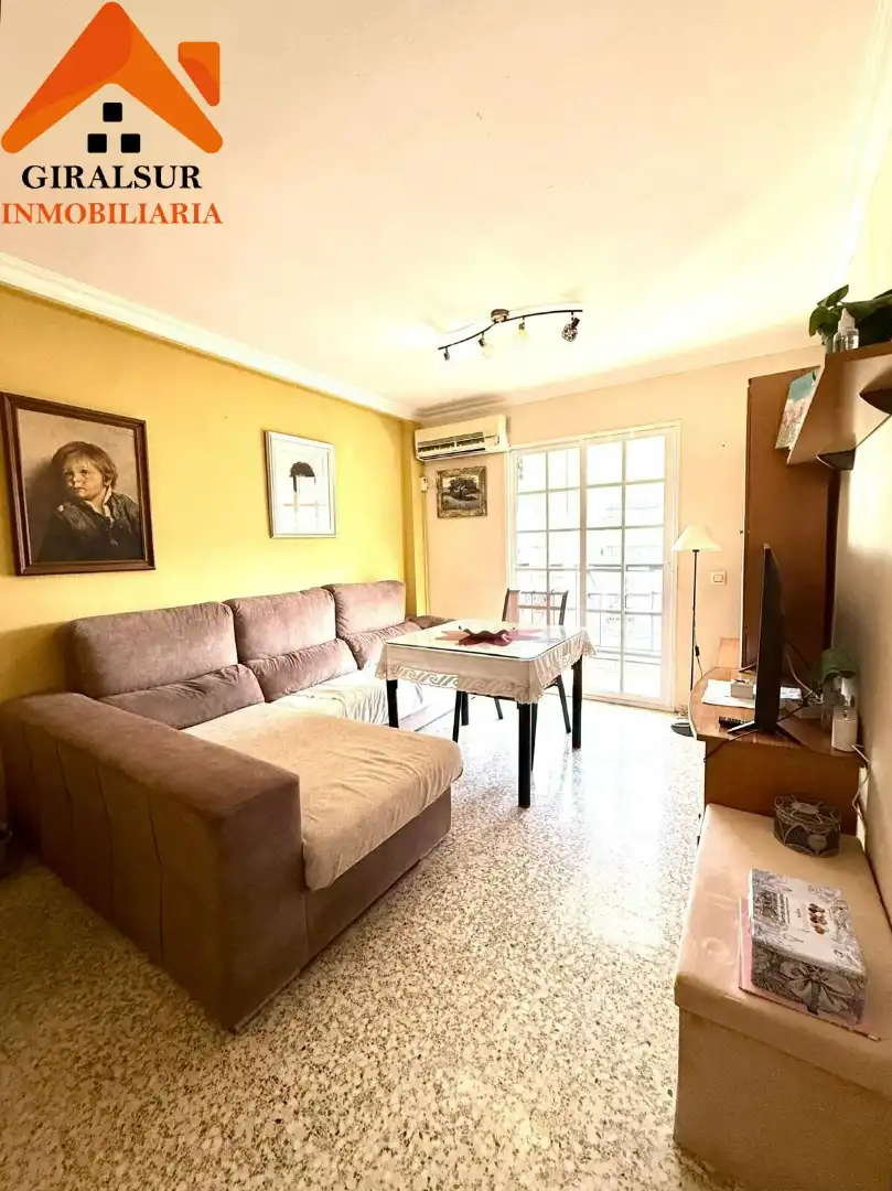Living room of Flat for sale in Sevilla  with Air Conditioner and Terrace