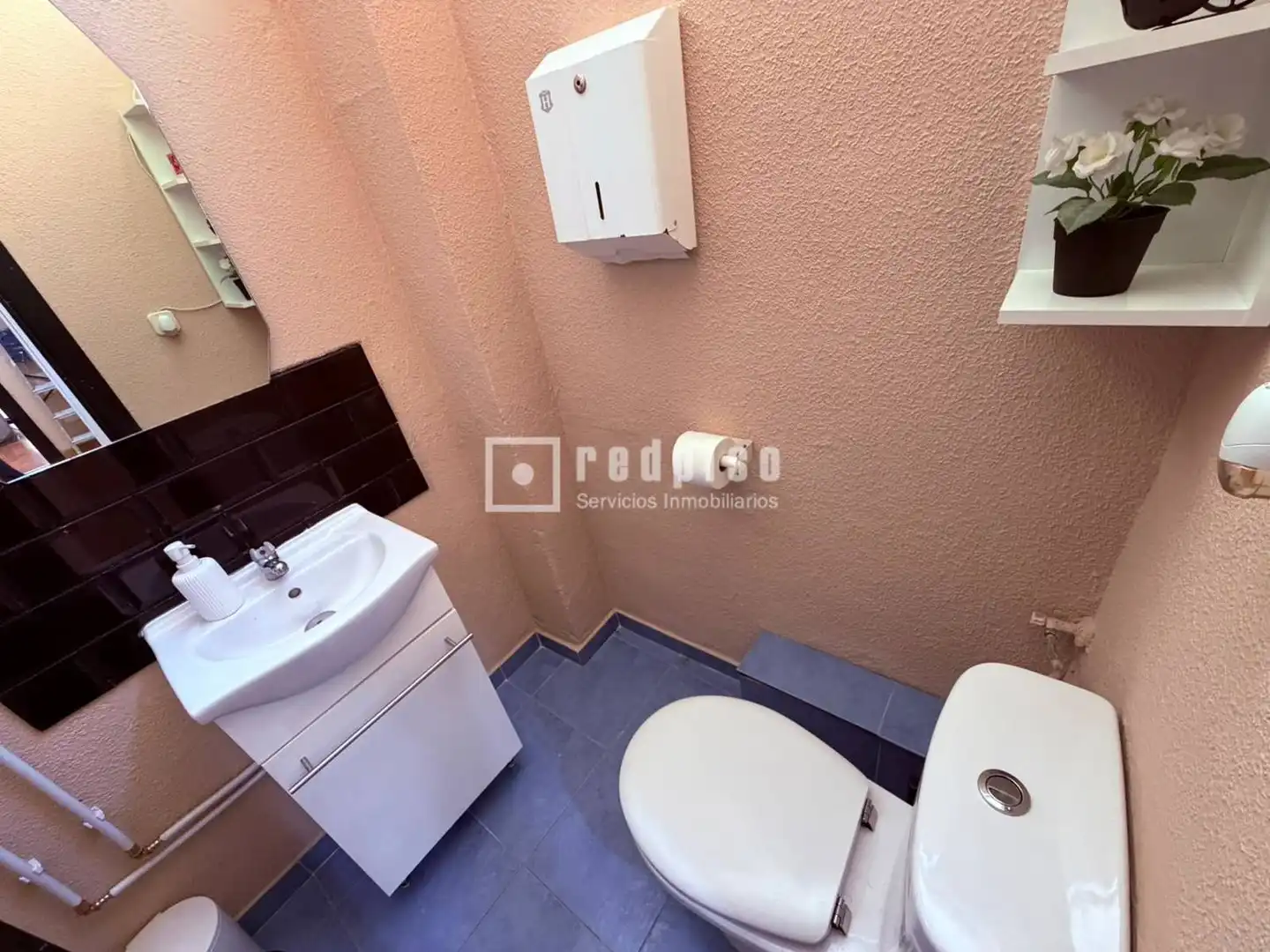 Baño de Local de alquiler en Madrid
