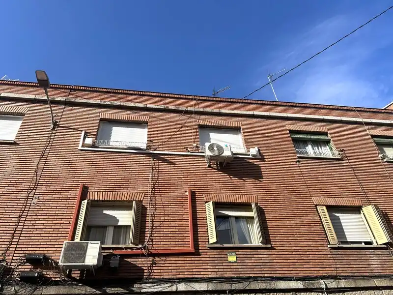 Vista exterior de Piso en venta en Madrid con Calefacción y Amueblado