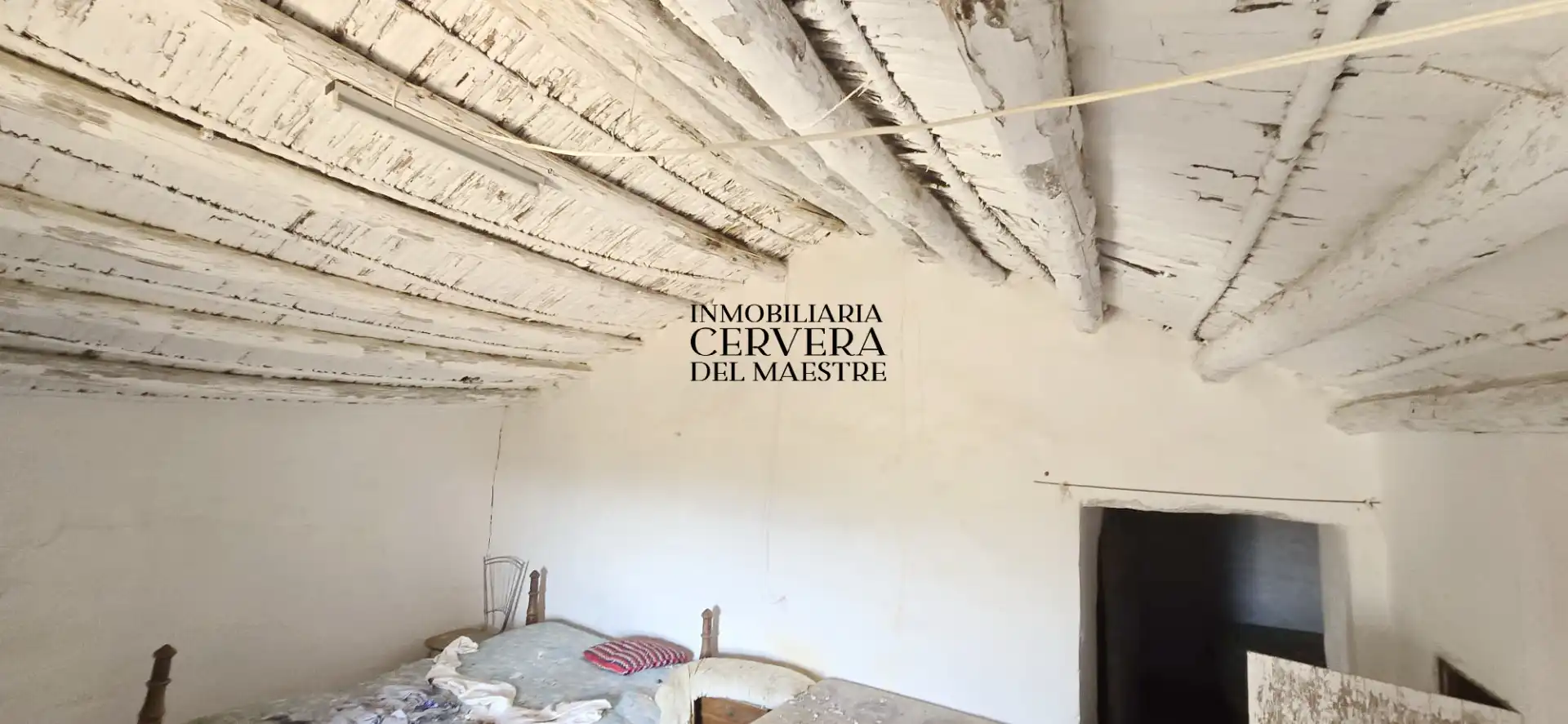 Außenansicht von Country house zum Verkauf in Sierra Engarcerán