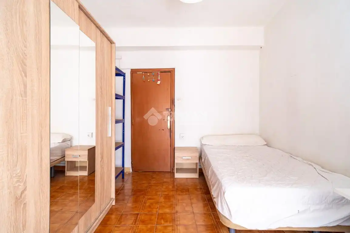 Habitación de Piso en venta en Granada con Aire acondicionado y Balcón