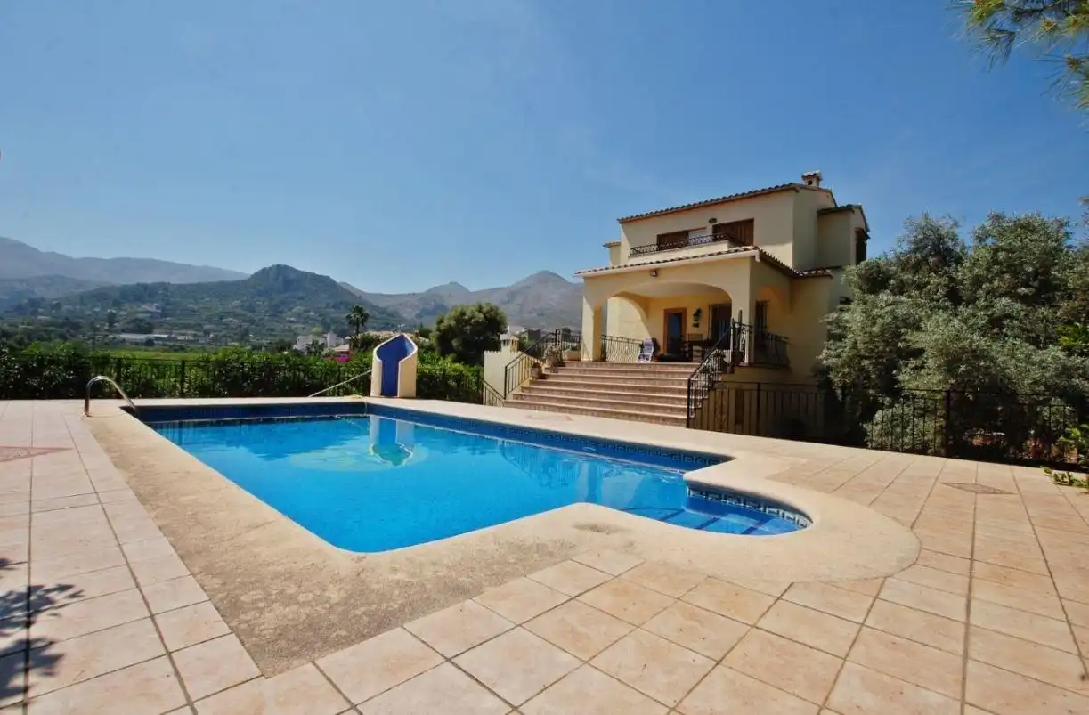 Landhaus mit Pool zum Verkauf in Pego
