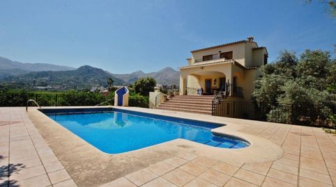 Villa de estilo rústico con terreno