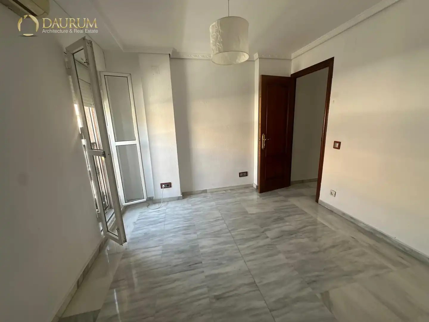 Dormitori de Casa adosada en venda en Sevilla amb Aire condicionat, Calefacció i Terrassa