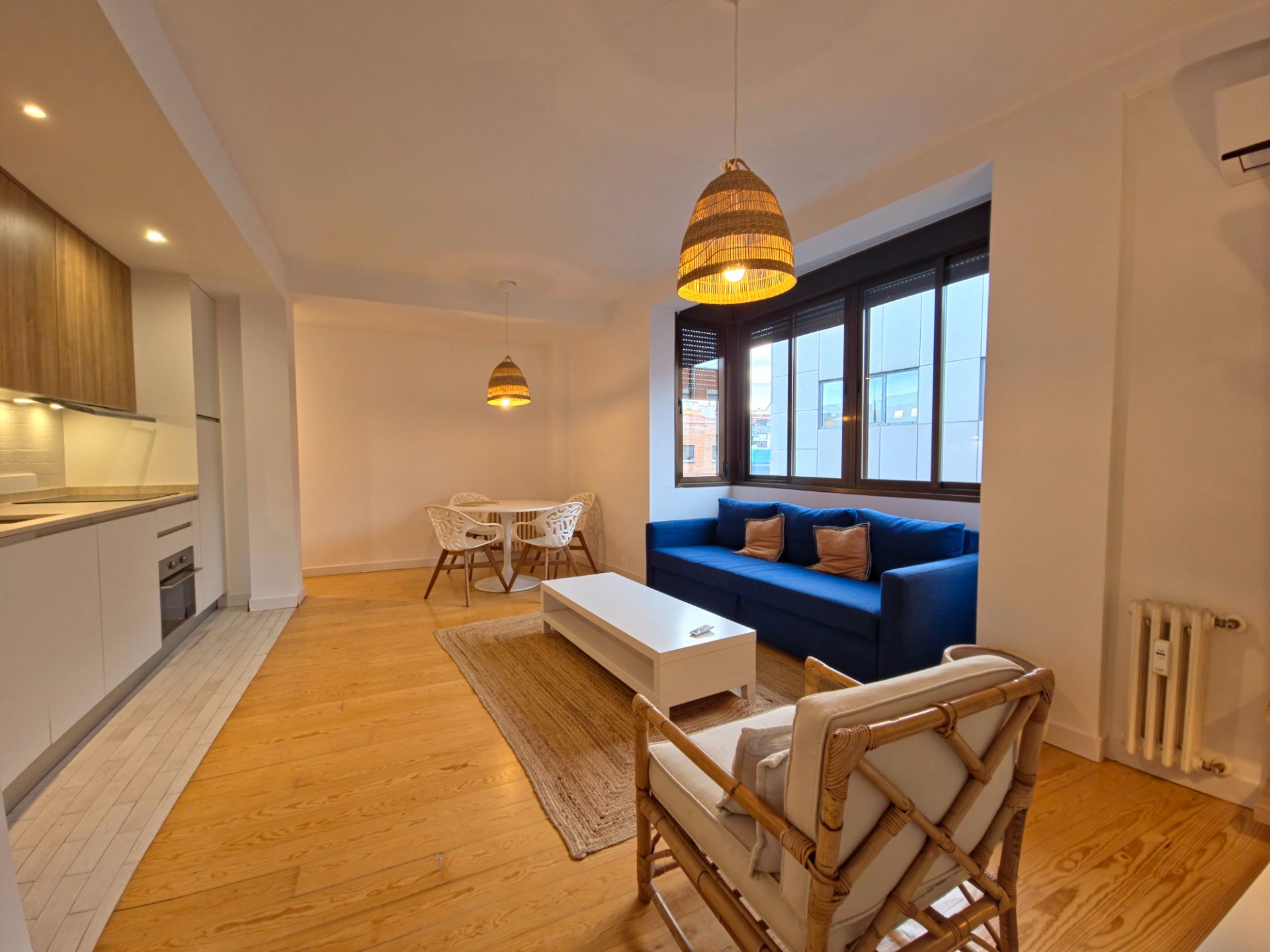 Living room of Flat to rent in  Madrid Capital  with Air Conditioner, Heating and Parquet flooring