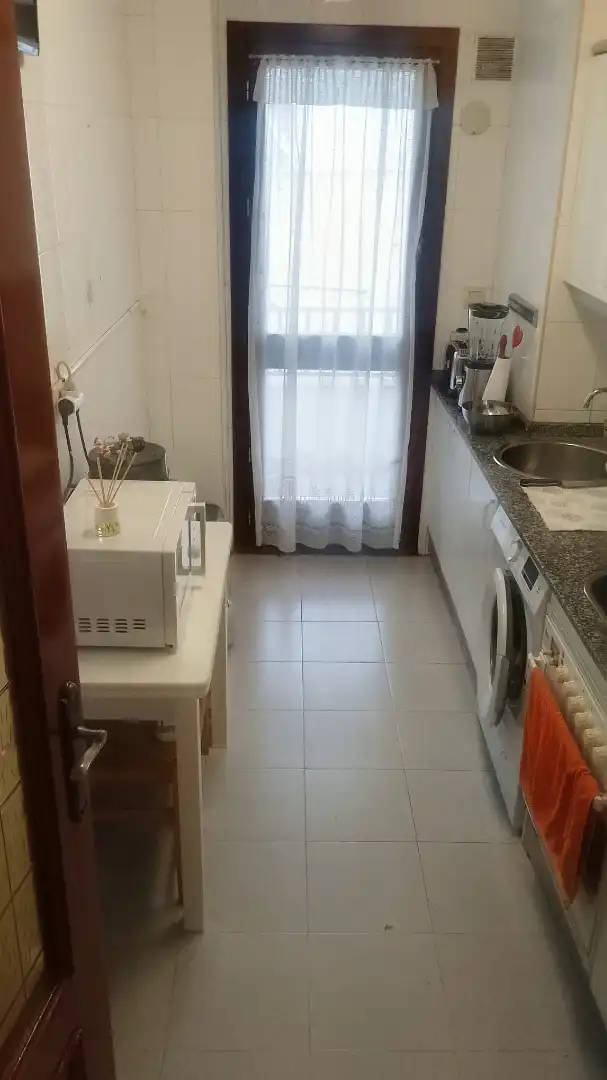 Küche von Wohnung zur Miete in Oviedo  mit Heizung, Parkett und Abstellraum