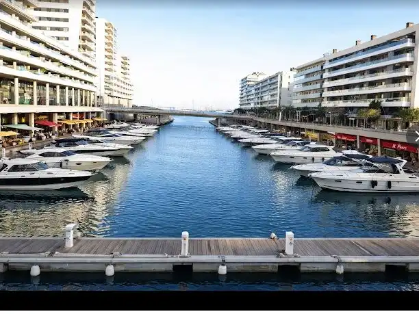 Vista exterior de Traster de lloguer en Badalona amb Alarma