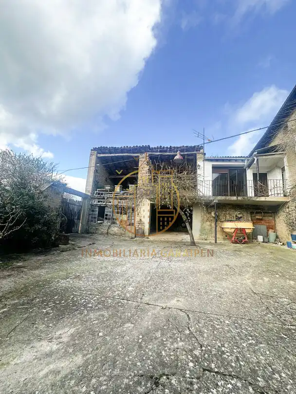 Außenansicht von Haus oder Chalet zum Verkauf in Aibar / Oibar mit Terrasse und Balkon