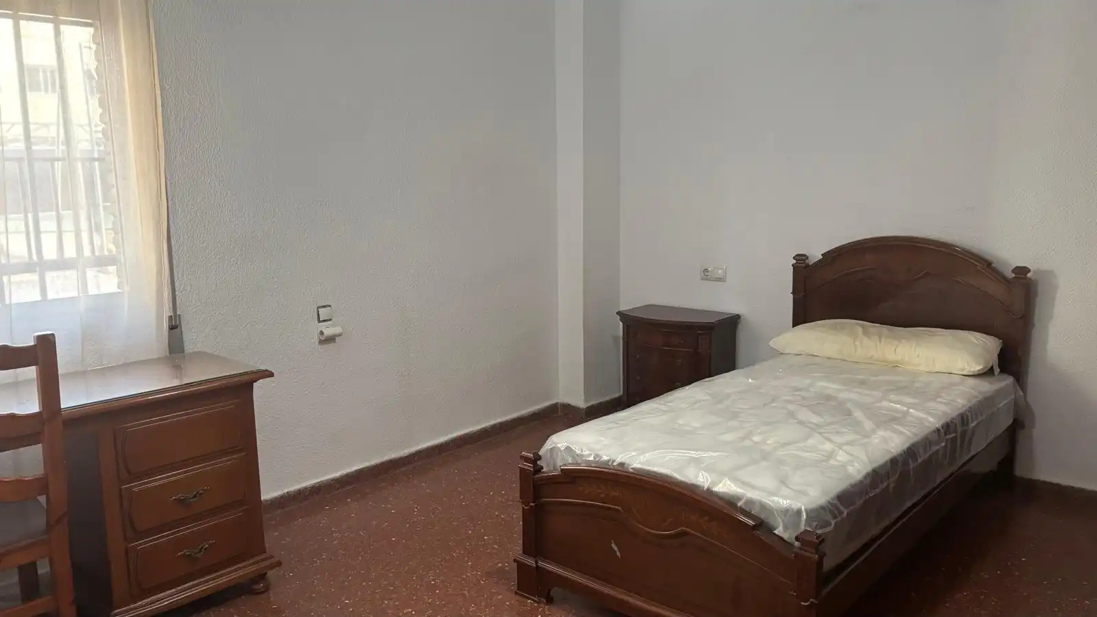 Bedroom of Flat for sale in Sevilla  with Air Conditioner, Private garden and Furnished