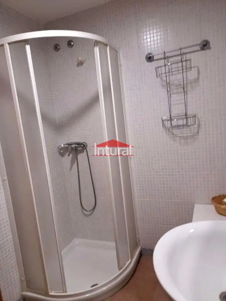 Baño de Piso de alquiler en Albacete con Amueblado