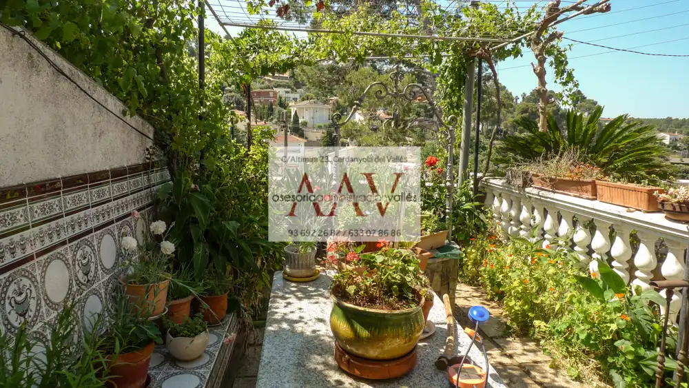 Terrassa de Casa o xalet en venda en Cerdanyola del Vallès amb Aire condicionat, Calefacció i Jardí privat