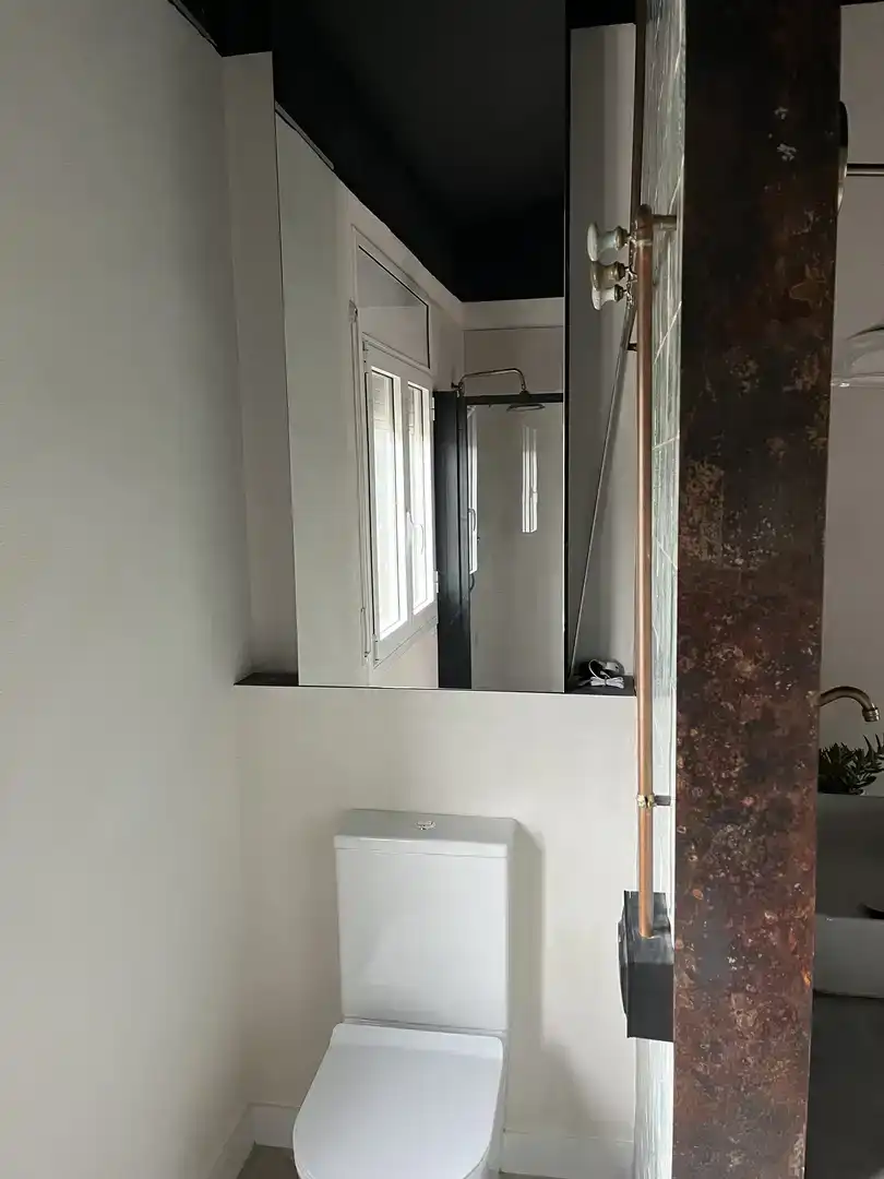 Bany de Dúplex de lloguer en Girona Capital amb Aire condicionat