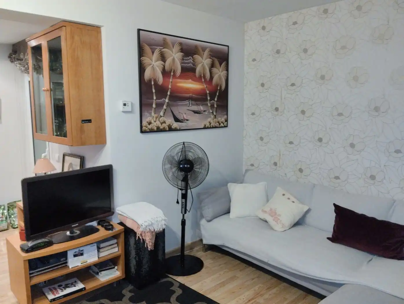 Sala d'estar de Local en venda en Girona amb Aire condicionat, Calefacció i Moblat
